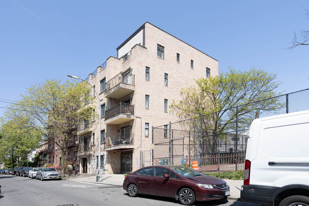 1835 E 14th St in Brooklyn, NY - Building Photo