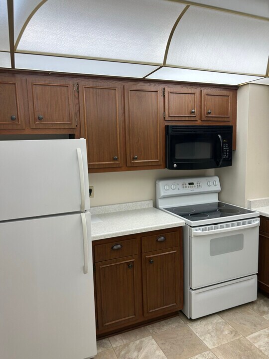 4333 N Oakland Ave in Shorewood, WI - Building Photo