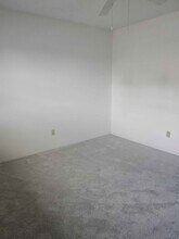 121 S Regency Dr in Bloomington, IL - Building Photo - Building Photo