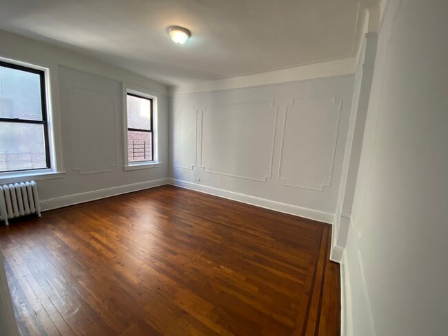 28-23 42nd St in Queens, NY - Building Photo - Building Photo