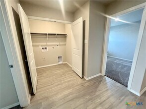 1924 Green Warbler in New Braunfels, TX - Building Photo - Building Photo