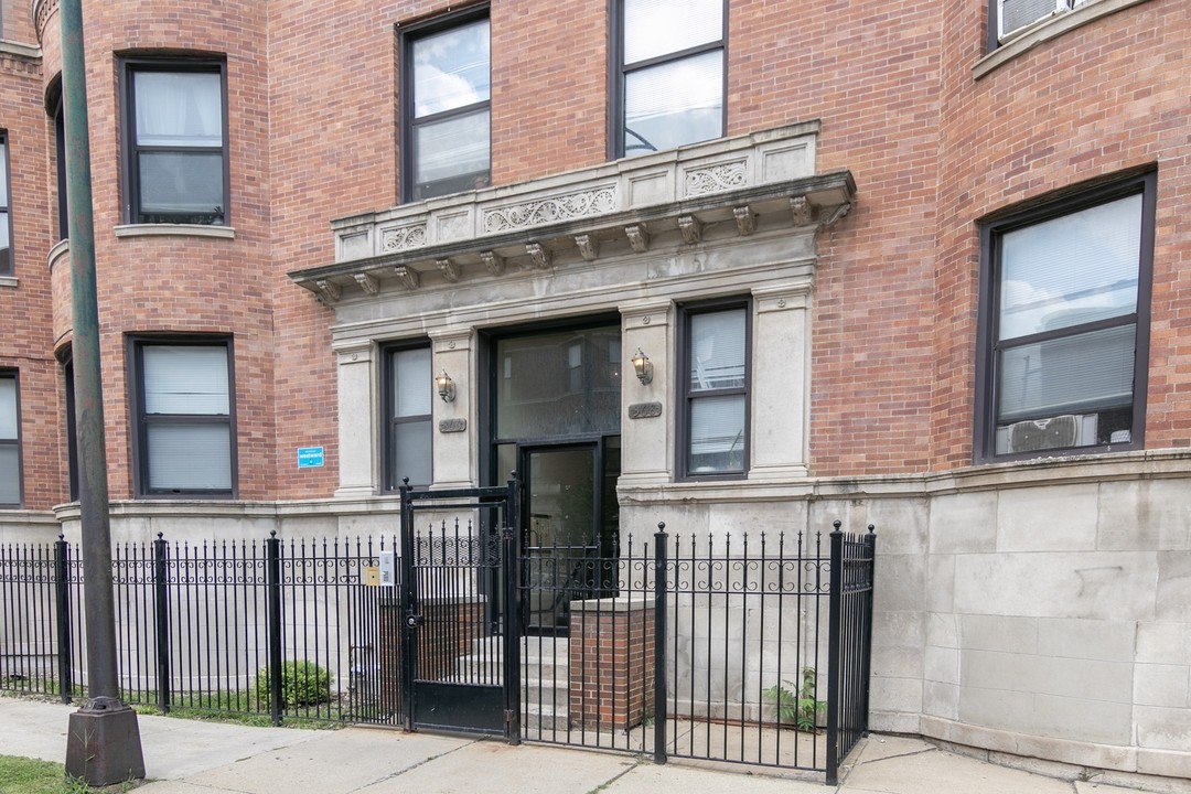366 E 59th St in Chicago, IL - Building Photo