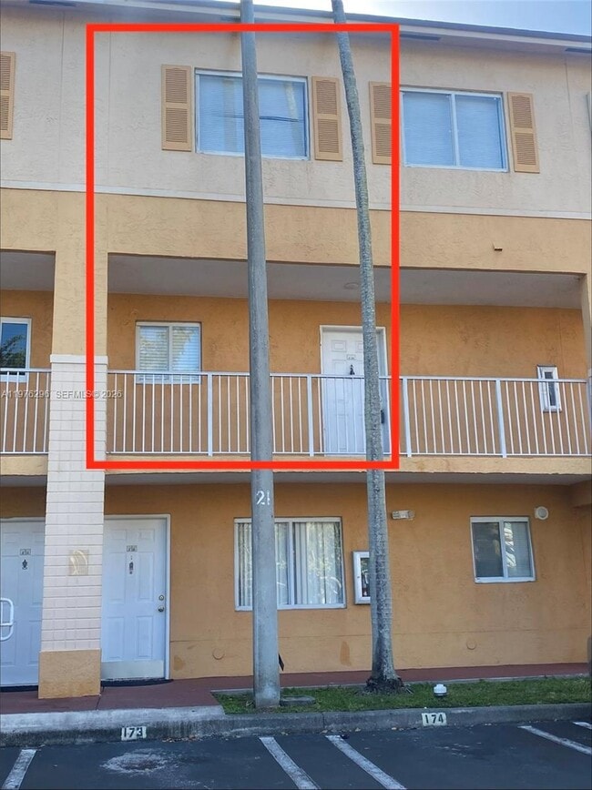 6245 SW Kendale Lakes Cir in Miami, FL - Building Photo - Building Photo