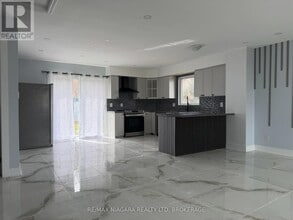 42 Hemlock St in St Catharines, ON - Building Photo - Building Photo