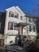 892 N Waterford Ln in Wilmington, DE - Building Photo