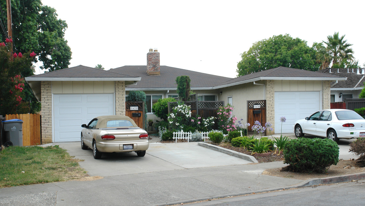 1628-1630 Cloverdale Ln in San Jose, CA - Building Photo