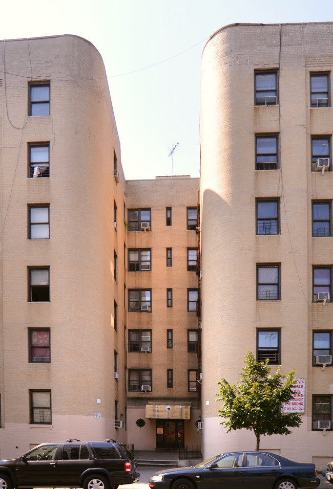 10 E 198th St in Bronx, NY - Building Photo - Building Photo