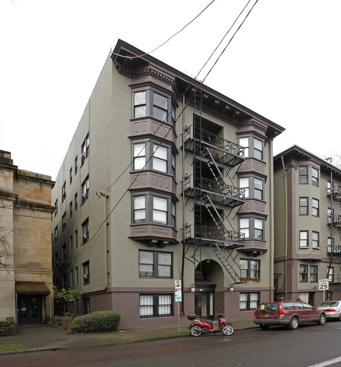 Converse Court Apartments in Portland, OR - Foto de edificio