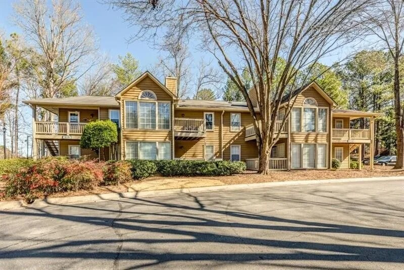 901 Country Park Dr in Smyrna, GA - Foto de edificio