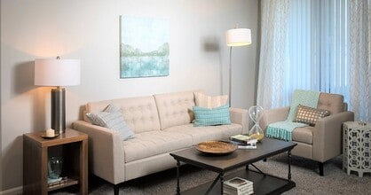 Woodlake Apartments in Gurnee, IL - Building Photo - Building Photo