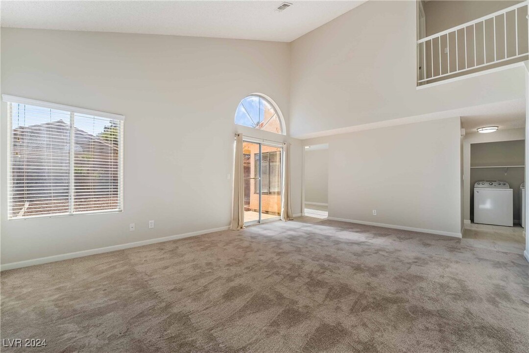 2813 Whisper Ln in Henderson, NV - Building Photo