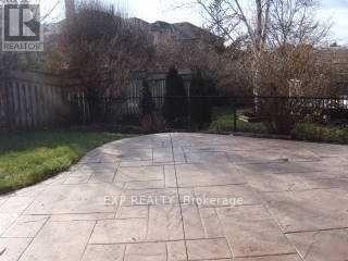 752 College Manor Dr in Newmarket, ON - Building Photo - Building Photo