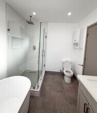 626 N Irena Ave in Redondo Beach, CA - Foto de edificio - Building Photo