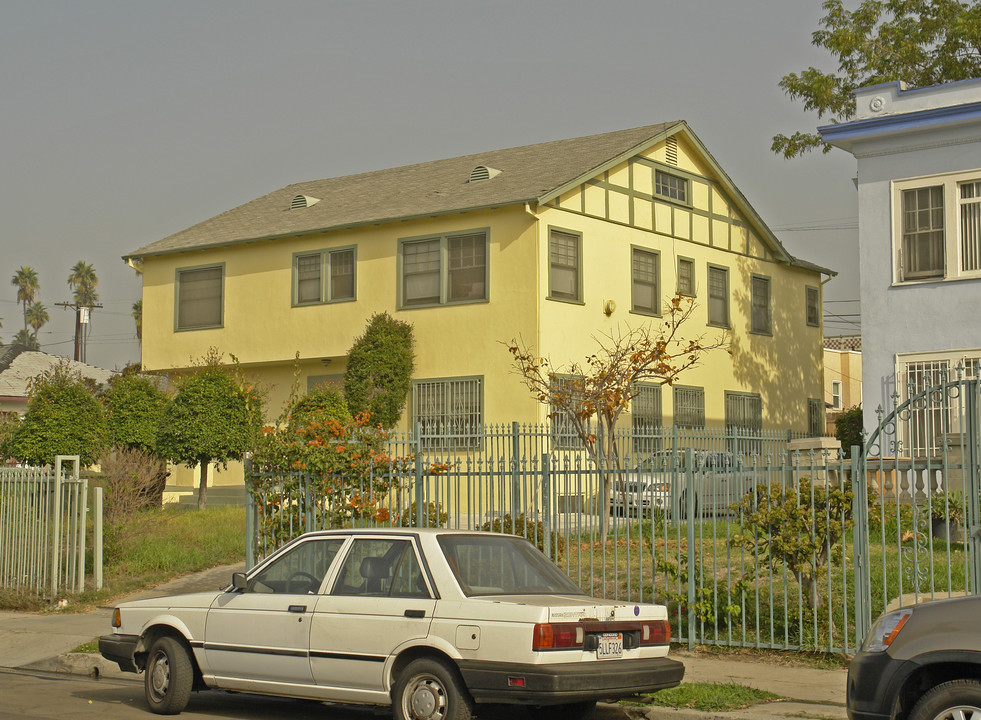 1322 S Van Ness Ave in Los Angeles, CA - Foto de edificio