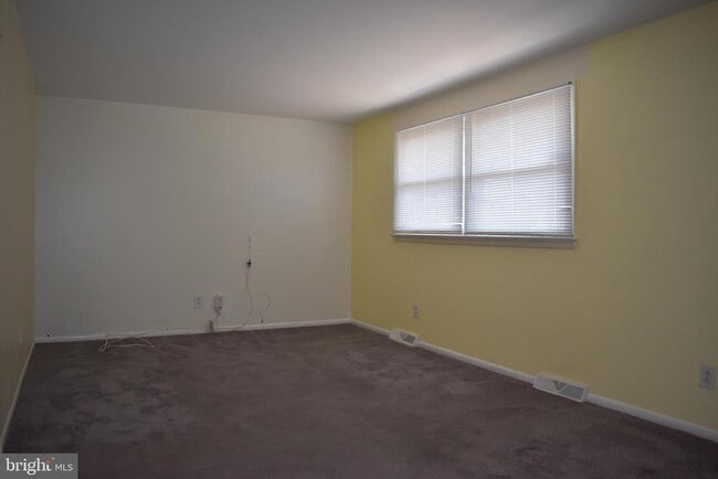 property at 62 S Valley Ave