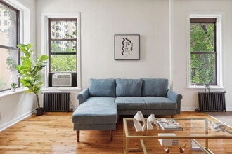 300 E 69th St in New York, NY - Building Photo - Building Photo