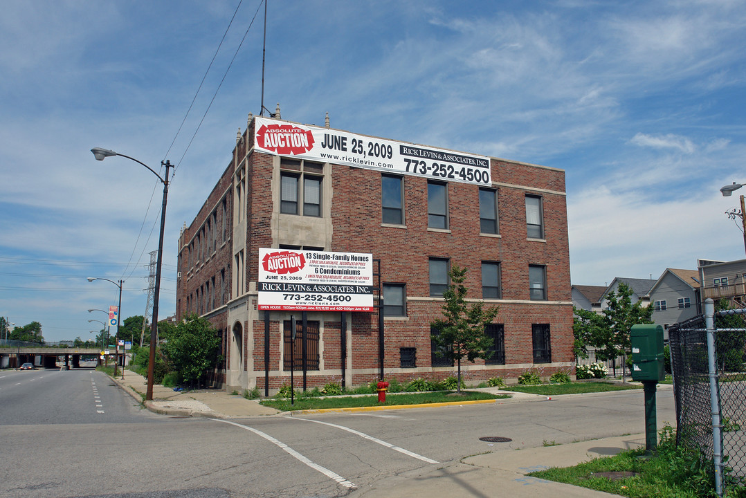 2500 W Roosevelt Rd in Chicago, IL - Building Photo