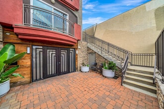 11124 Burbank Blvd, Unit 311 in North Hollywood, CA - Building Photo - Building Photo