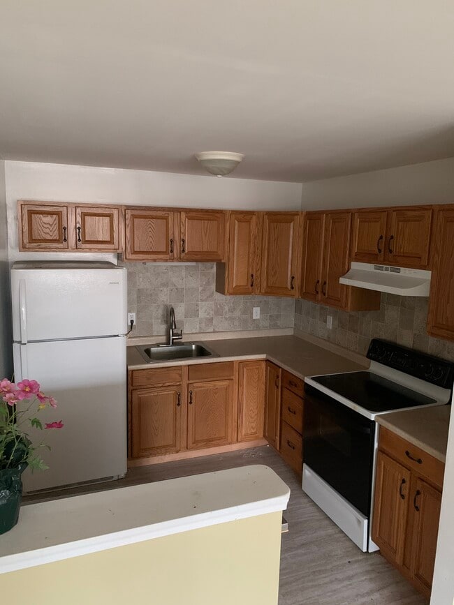 40 Donna Dr, Unit B1