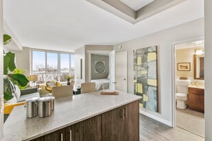 Shoreline Towers in Windsor, ON - Building Photo