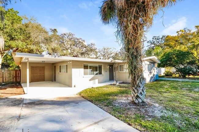 362 5th St NW in Largo, FL - Building Photo - Building Photo