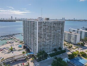 7601 E Treasure Dr, Unit 2111 in North Bay Village, FL - Building Photo - Building Photo