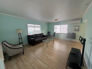 323 Monroe St in Hollywood, FL - Building Photo - Building Photo