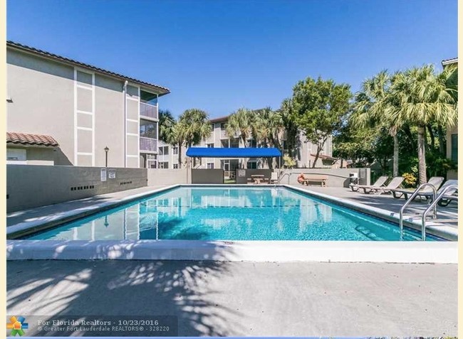 Tara Gardens 1 Condo - 8 Unit portfolio in Coral Springs, FL - Building Photo - Building Photo