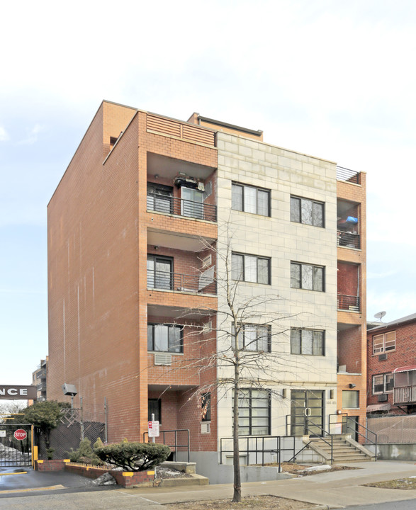 144-85 Roosevelt Ave in Flushing, NY - Foto de edificio