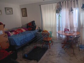 503 N Eastwood Dr, Unit 2A in Woodstock, IL - Building Photo