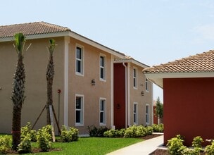 27440 Palmesta Circle, Unit 19 in Bonita Springs, FL - Foto de edificio - Building Photo