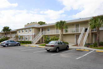 Landings at Cross Bayou in St. Petersburg, FL - Building Photo - Building Photo