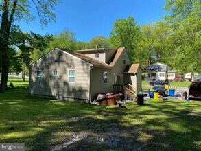6612 Pine Grove Dr in Morningside, MD - Building Photo - Building Photo