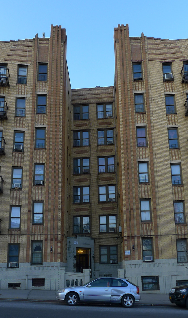 226 W Tremont Ave in Bronx, NY - Building Photo - Building Photo