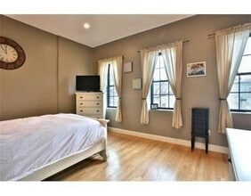 169 Chelsea St, Unit #8 in Boston, MA - Building Photo - Building Photo