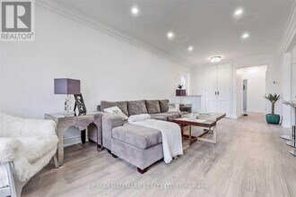 214 Altamira Rd in Richmond Hill, ON - Building Photo - Building Photo