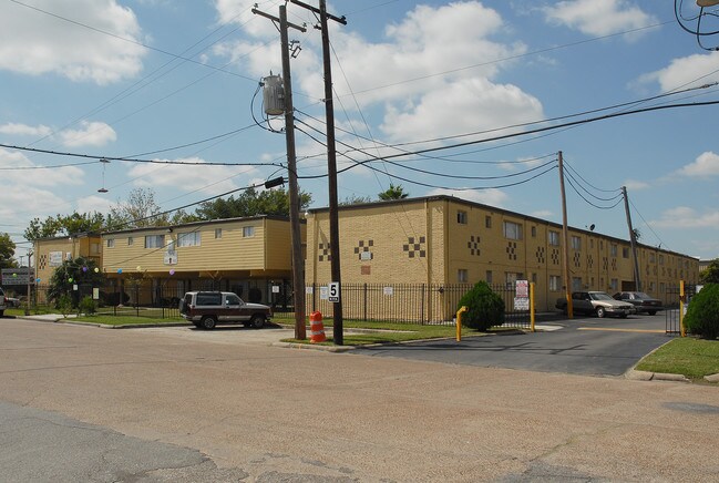 Garden Oaks Apartments in Houston, TX - Foto de edificio - Building Photo