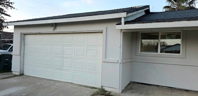 1551 Hickory Ln in Olivehurst, CA - Foto de edificio - Building Photo