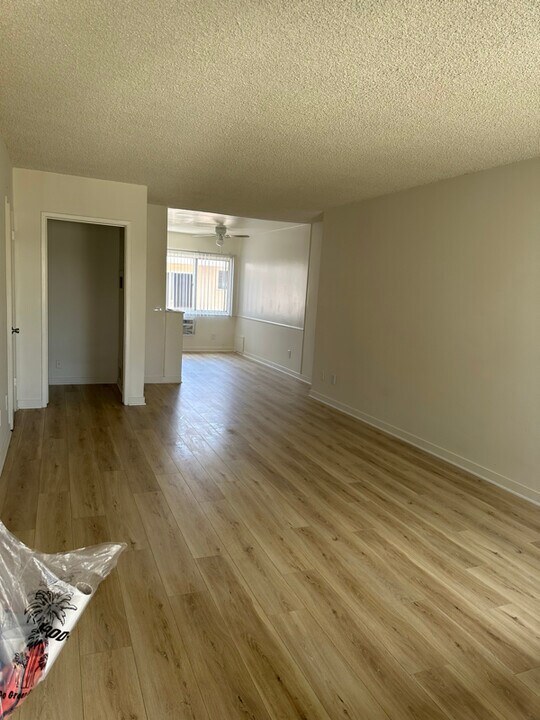 7540 Canby Ave in Los Angeles, CA - Building Photo