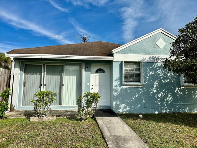 10371 SW 205th Terrace in Cutler Bay, FL - Building Photo - Building Photo