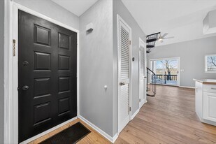 7 Arapahoe Dr, Unit #8 in Vernon, NJ - Building Photo