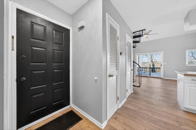 property at 7 Arapahoe Dr