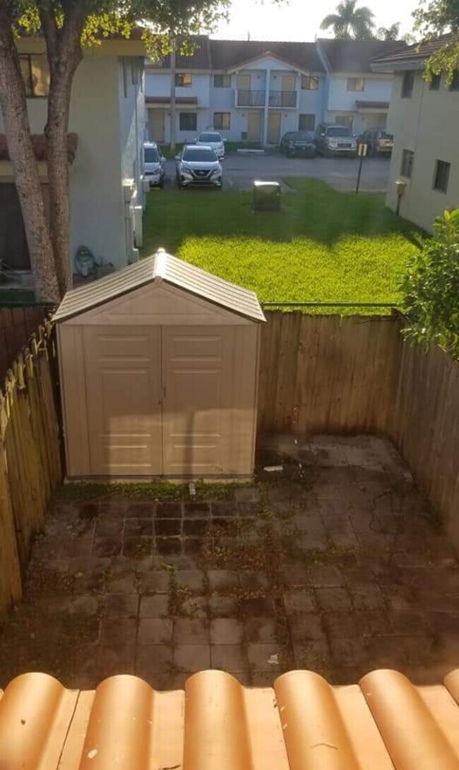 570 NW 82nd Pl in Miami, FL - Building Photo - Building Photo