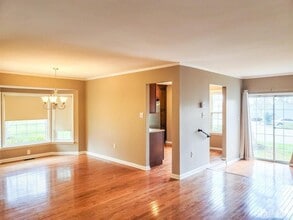 2C Aaron Burr Ct in Monroe Township, NJ - Building Photo - Building Photo