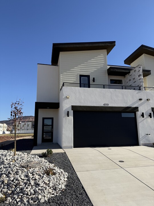 4119 S 545 E in Washington, UT - Building Photo