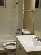 408 Wilkins St in Bakersfield, CA - Building Photo - Building Photo