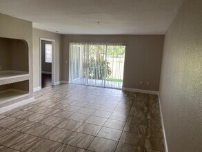 13953 Fairway Island Dr-Unit -615 in Orlando, FL - Building Photo - Building Photo