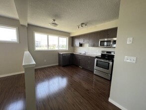 5242 Aerodrome Rd in Regina, SK - Building Photo - Building Photo