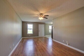 1822 Harbor Dr in Oak Grove, KY - Building Photo - Building Photo