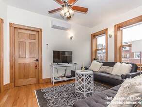 60 Phillips St, Unit 1 in Boston, MA - Foto de edificio - Building Photo